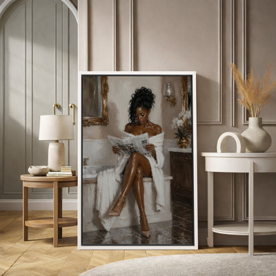 Élégante femme lisant une œuvre d'art, des images de salle de bain, une impression sur toile encadrée