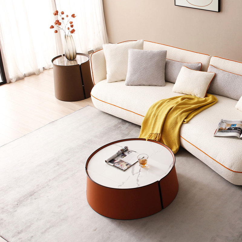 Table basse Cool avec plateau en marbre et cuir de selle orange, plateforme en fer de 31,5 po