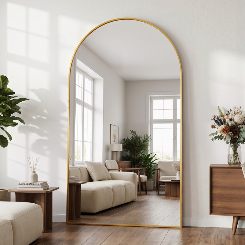 Miroir surdimensionné arqué en métal surdimensionné, Doré, 76 po x 44 po
