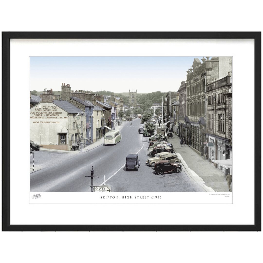 Gerahmtes Papierbild - Fotografie „Skipton, High Street C1955” von Francis Frith