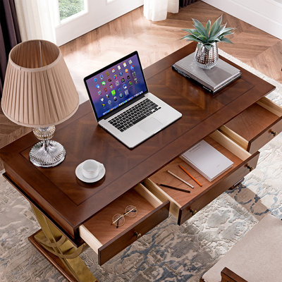 Bureau rectangulaire en bois manufacturé avec tiroirs en noyer