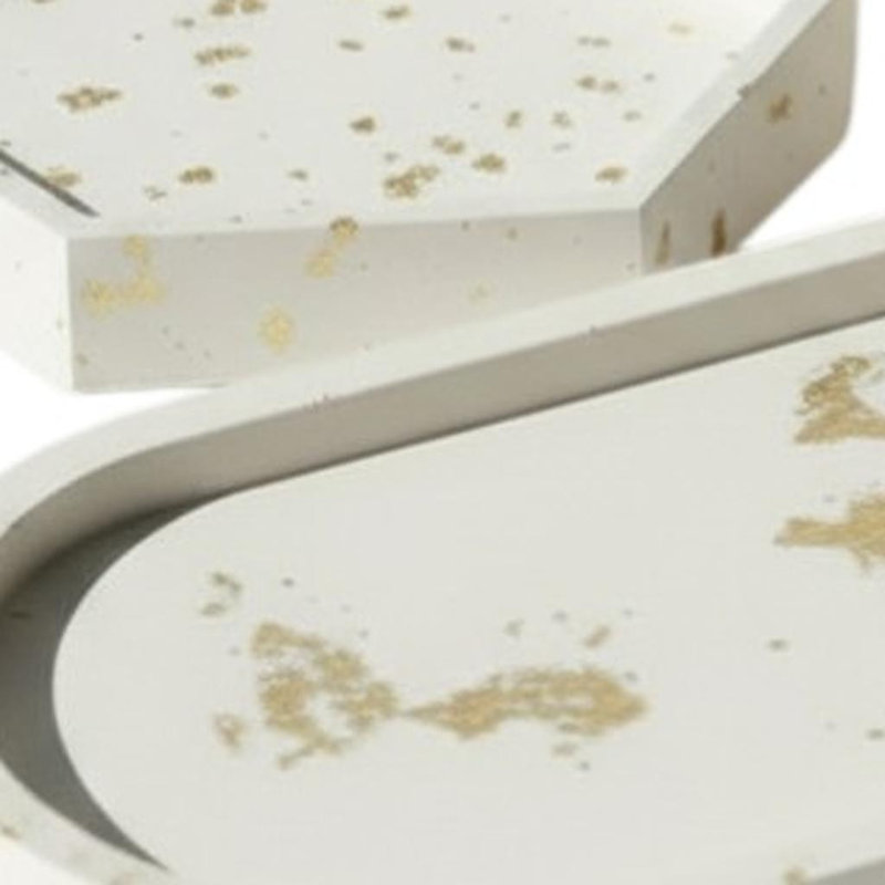 Ensemble de trois plateaux en résine faits à la main en résine dorée et blanche