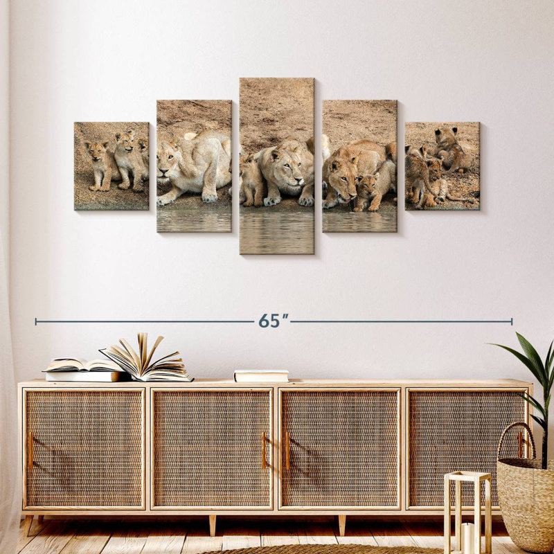 Lions assoiffés, H 24 po x l 55 po