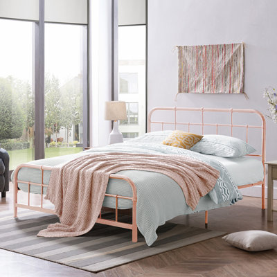 Lit en métal avec tête de lit et pied de lit arrondis, pour une chambre gracieuse et confortable