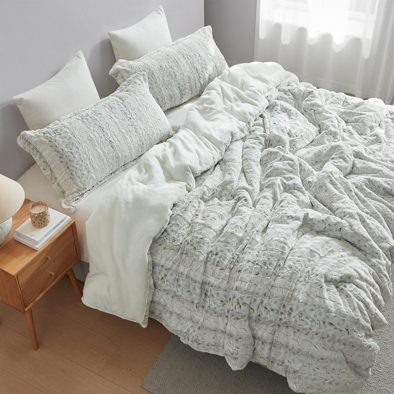Snow Leopard Faux Fur Coma Inducer Oversized Comforter Set, Alaskan King Comforter + 2 King Shams
