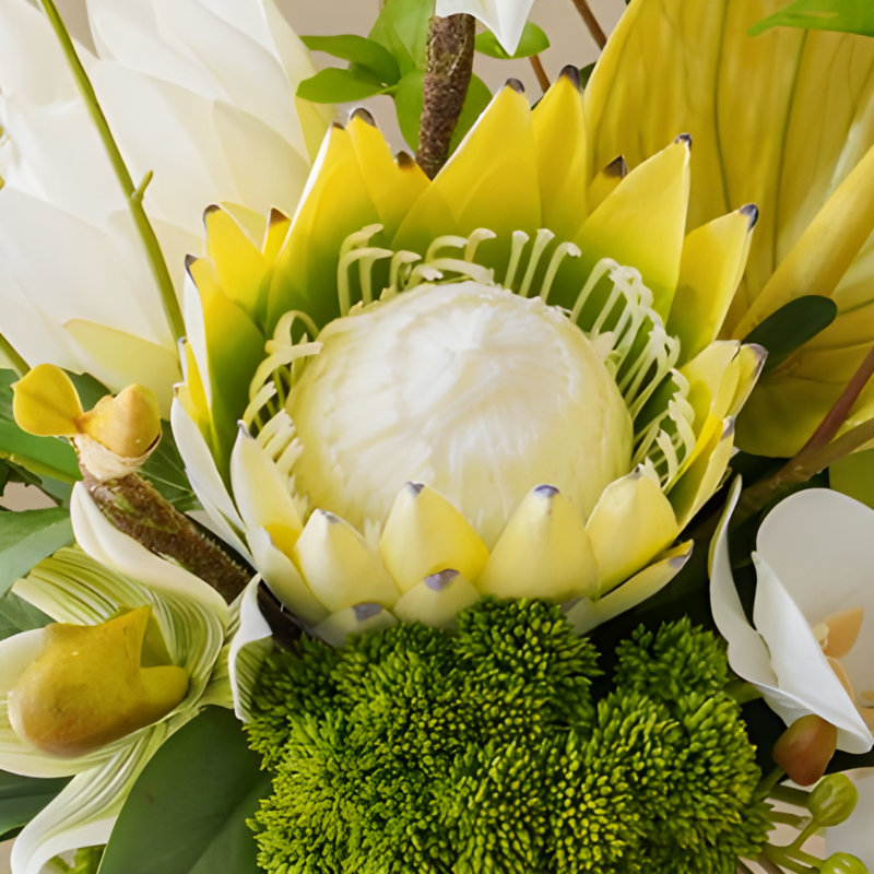 Ornements de fleurs simulées