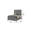 Lit simple contemporain en bois gris, avec un cadre confortable et une tête de lit moderne rehaussant le décor de la chambre avec sophistication