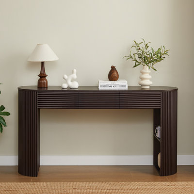 Console Mid-Century rétro avec 3 tiroirs spacieux, niche de pieds cloisonnée, esthétique à lattes rondes, finition, demi-pieds interchangeables, design sécuritaire, couleur, matériau, salon idéal