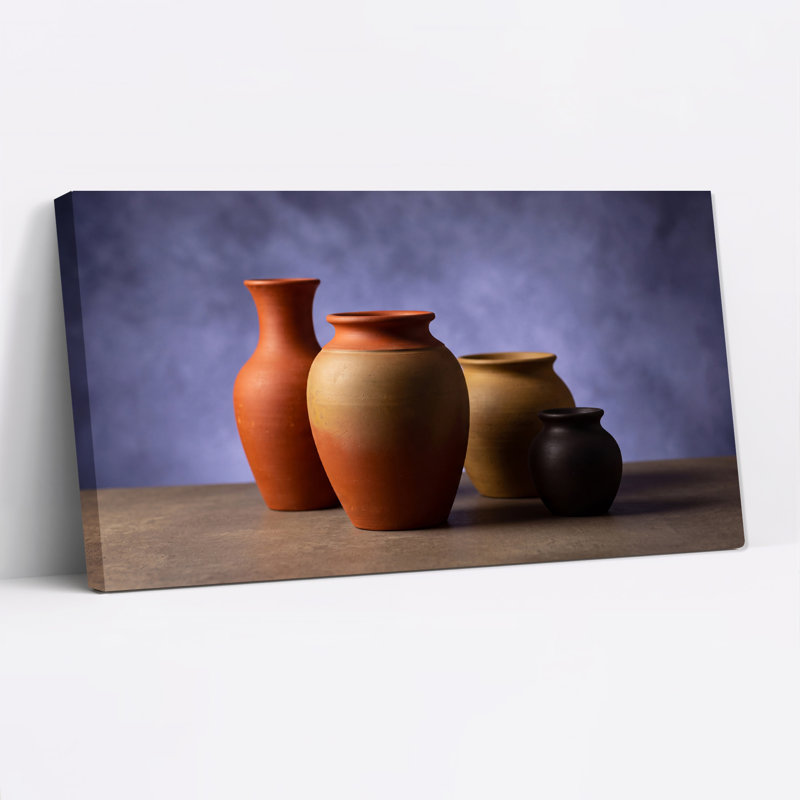 Art mural en terre cuite et vases en céramique noire sur bois, L 40 po x H 20 po