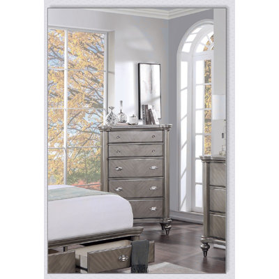 Commode 5 tiroirs Luxury Classic avec finition argent antique / champagne, beaucoup de rangement pour l'élégance et l'organisation de la chambre à coucher