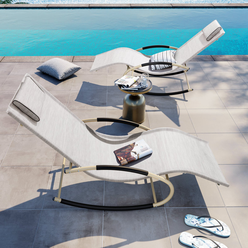 Chaise longue d'extérieur en métal Tyshika, Gris clair