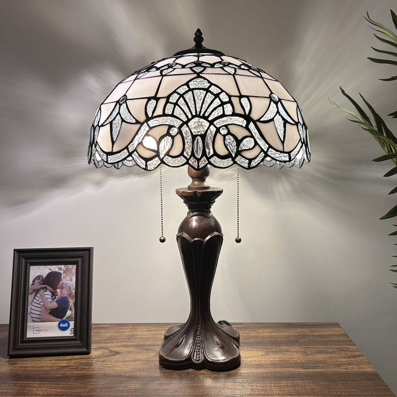 Lampe de table Haruko Tiffany Vitrail de style baroque avec ampoules DEL lavande incluses l 16 pi x P 16 po x H 24 po, Blanc