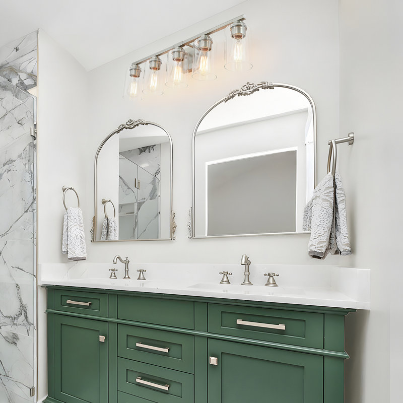 Luminaire de salle de bain à 5 lumières à intensité variable en nickel brossé 31,1 po avec abat-jour en verre transparent