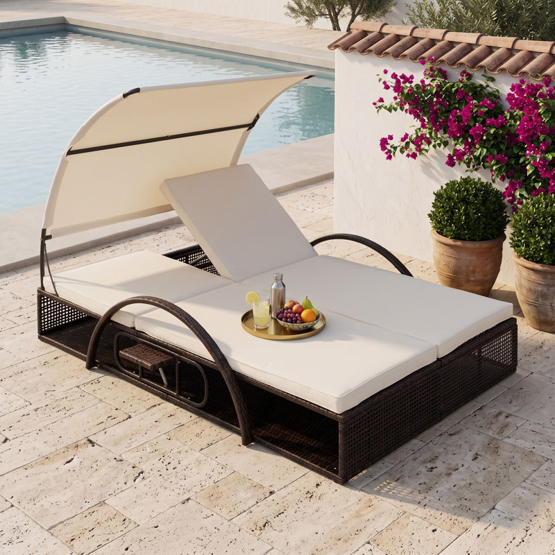 Double méridienne en osier HDPE avec auvent courbé, dossier réglable à 5 positions, tables d'appoint escamotables, Beige