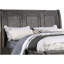 Très grand lit avec espace sous le lit, gris rétro, plateau de lit de style transitionnel, finition grise,