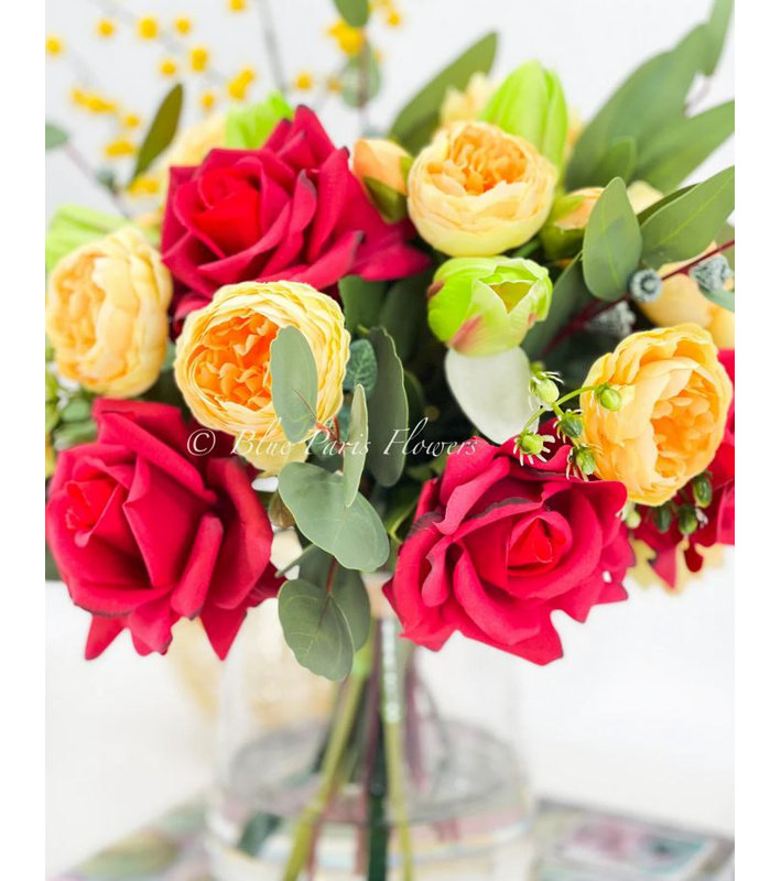 Roses et pivoines, arrangement de fausses fleurs par 
