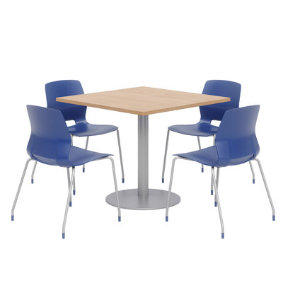 Ensemble de table carrée avec chaises