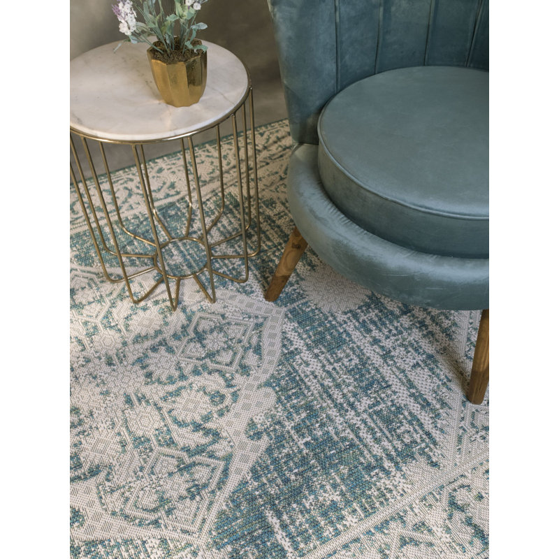 Indoor / Outdoor Rug, Rectangle 7'10" x 10'
