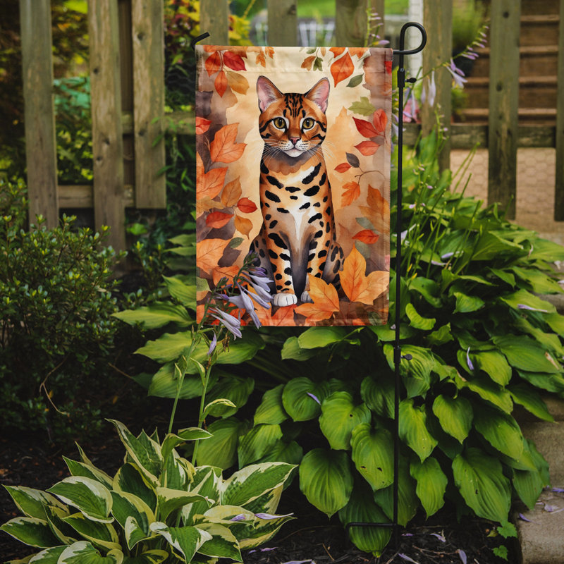 Chat en feuilles d'automne drapeau de jardin, Bengale