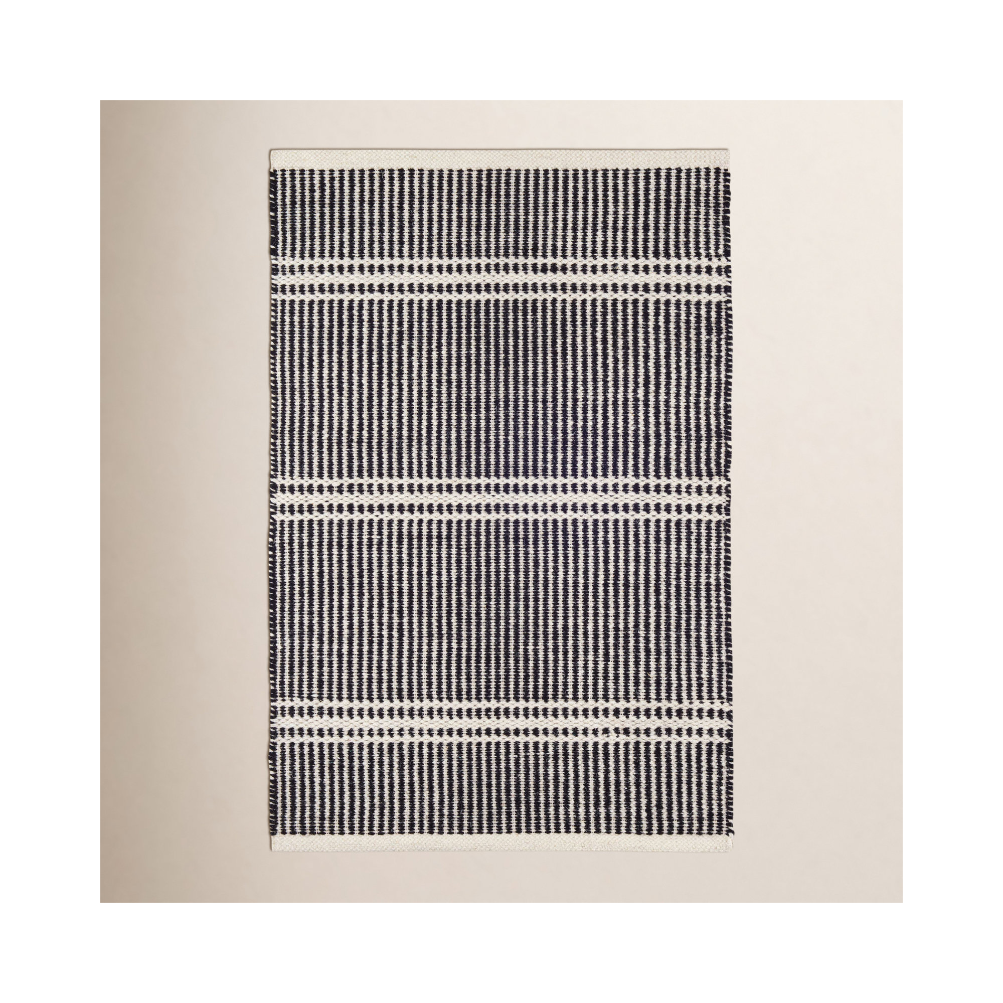 Malta Grey Handwoven Wool Rug, Black/Ivory, Rectangle 2' x 3'