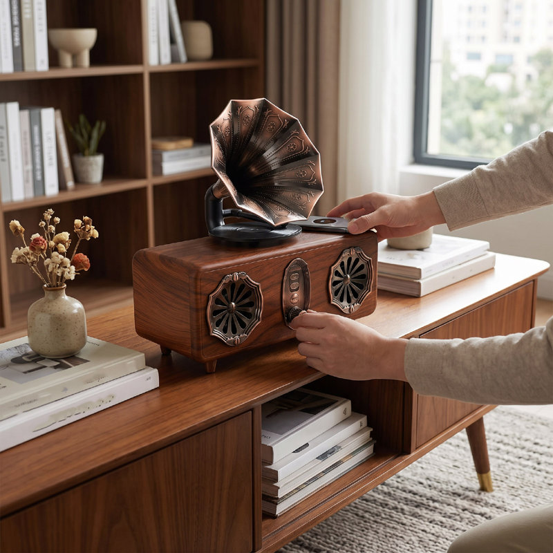 Haut-parleur Bluetooth rétro 5.4 avec basses, sans fil, style vintage, compatible USB et AUX, et trompette en bronze.