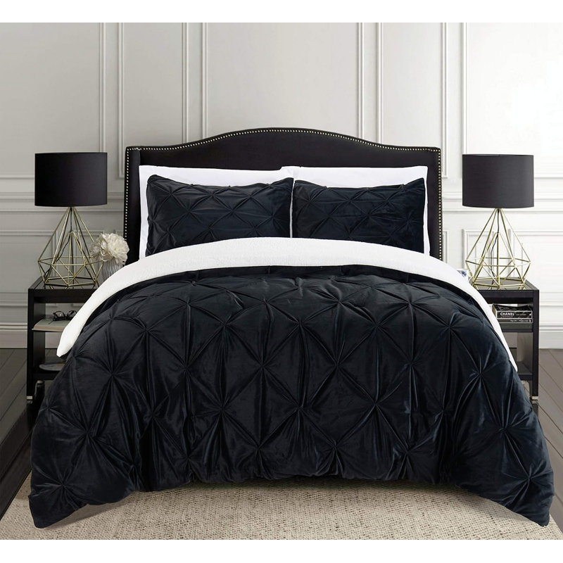 Mocassi Pintuck Sherpa Geometric Shapes Comforter, California King Comforter + 2 King Shams, Black