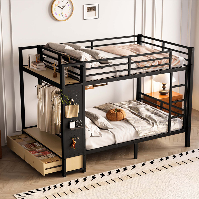 Lit superposé double au-dessus de double avec tablettes de rangement, tiroirs et panneau perforé pour les adolescents, peu encombrant et multifonctionnel