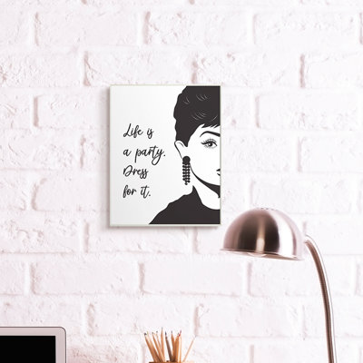 «Life's a Party Glam Fashion Expression Aubrey Portrait» par Martina Pavlova - reproduction d'art textuel sur toile