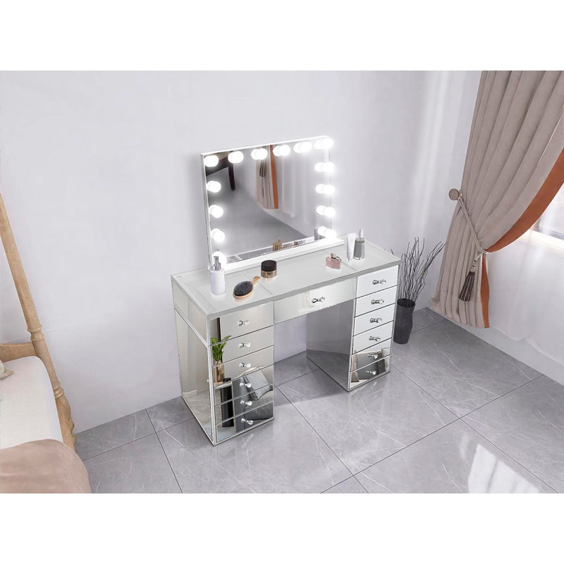 Magon Vanity, White, 27" x 31.5"
