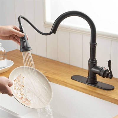 Robinet de cuisine rétractable à poignée simple avec accessoires