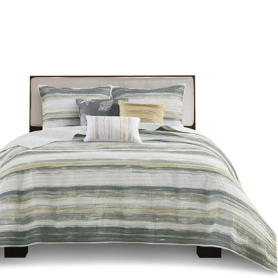 Yellow King/ King Quilt With 6 Pieces. Serene Watercolor Design For A Relaxing Bedroom. Comfortable Microfiber And Pillows Piece Printed King. Theme An Elegant Decorative