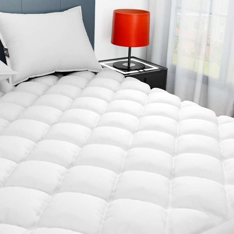 Protège-matelas ultra gauche Ultra Down Down pouvant accueillir jusqu'à 16 po, Grand lit