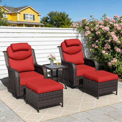 Ensemble de conversation d'extérieur en rotin pour 2 personnes avec chaises pivotantes, coussins d'appui-tête, table d'appoint, repose-pieds et coussins rouges Adcox