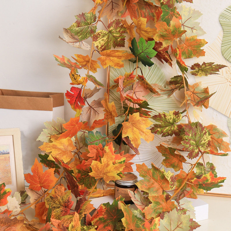 Décorations de l'Action de grâce d'Halloween guirlande de feuilles artificielles en rotin suspendues à la feuille d'érable à la maison