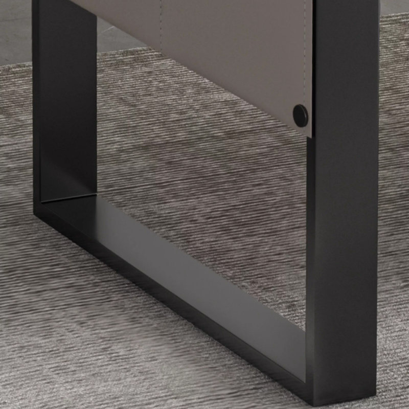 Bureau rectangulaire gris et noir en bois manufacturé + acier laminé à froid, H 29,92 po x l 62,99 po x P 27,56 po