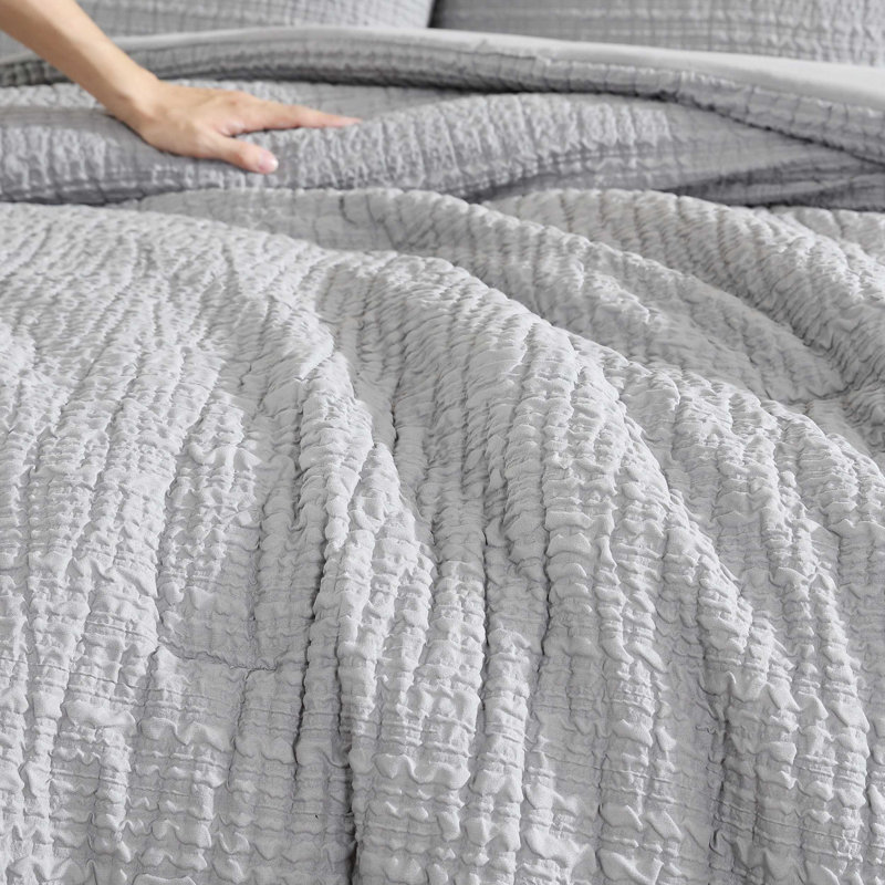 Kenneth Cole Serenity Wavy Lines Duvet Cover Set, King Duvet Cover + 2 King Pillow Shams, Gray