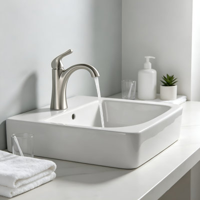 Robinet de lavabo à trou unique, compatible avec une installation à 1 ou 3 trous de 10 cm (4 po), avec bonde escamotable et plaque de montage