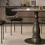 Ensemble de table à manger et de chaises de style rétro français-105971144