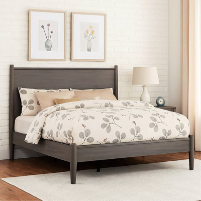 Grand lit plateforme en bois gris Mid-Century moderne, pieds fuselés ronds, ensemble de lattes, pas de sommier, finition attrayante pour chambre à coucher