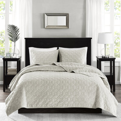 Velvet Quilt King/ King - Geometric Quilting For A Tranquil And Comfortable Bedroom 3 Piece Peaceful Luxurious