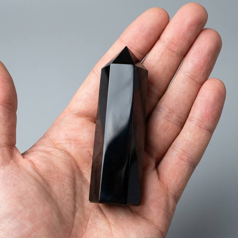 AierCrystal 3,15 pouces obsidienne noire naturelle à pointe hexagonale tour de table en verre volcanique poli à la main à décor compact, décoration de bureau de bureau minimaliste et accent de pierres précieuses de protection