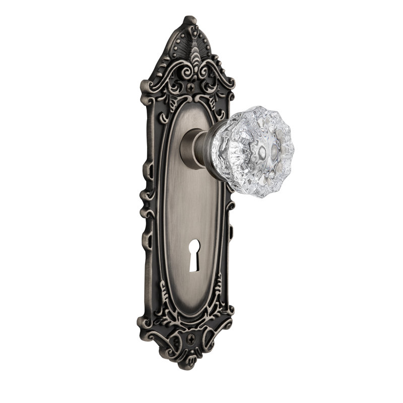 Plaque victorienne avec trou de serrure décoratif et poignée de porte en cristal, Étain antique