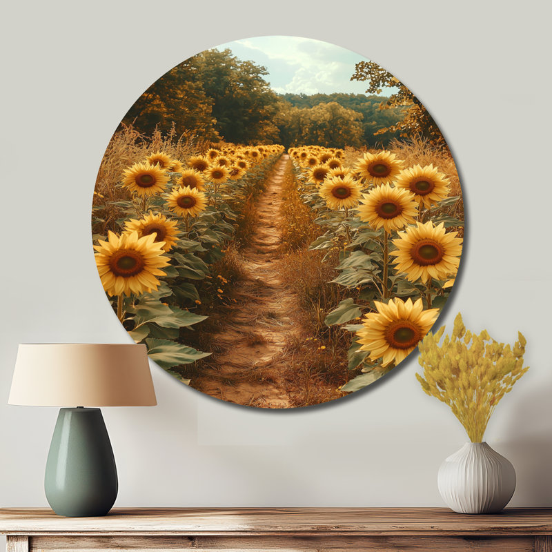 Tournesols le long du chemin de la ferme II - reproduction d'art traditionnelle jaune en métal, H 16 po x l 16 po