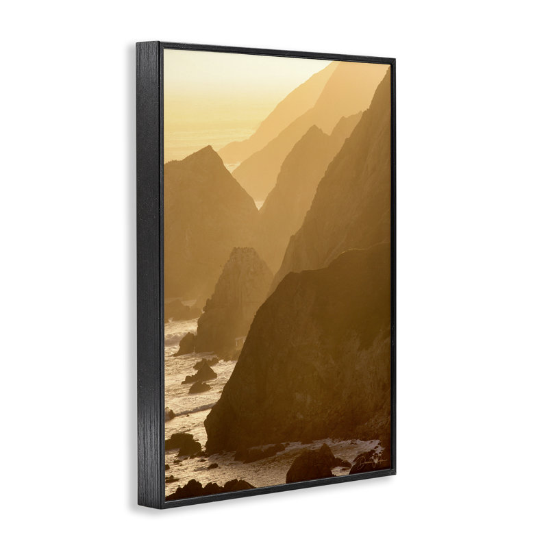 «Rocky Cliff» par Beach, estampe numérique encadrée par Dennis Frates, H 18 po x l 12 po, Giclée encadrée noir minuit