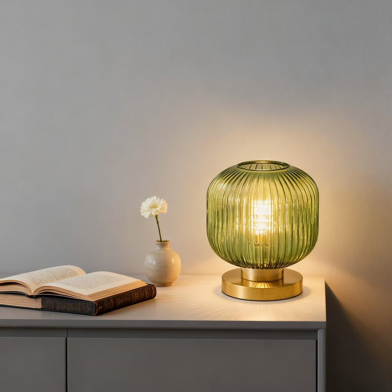 Lampe de table de style Mid-Century moderne avec abat-jour en verre nervuré vert et base en laiton, lampe de bureau à intensité variable pour table de chevet de chambre à coucher, salon ou bureau, douille E26, ampoule non incluse