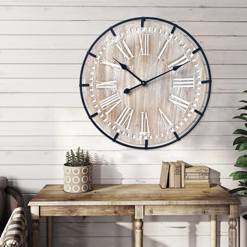 Grande horloge murale 24 pouces, bois rustique antique avec cercle en métal et grands chiffres gravés, horloge murale silencieuse