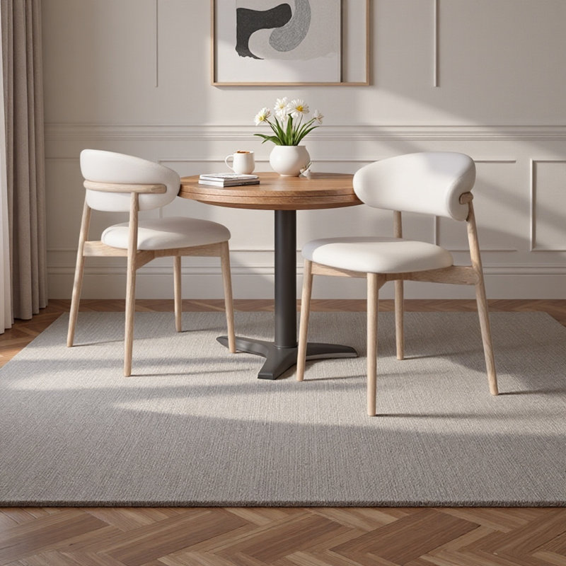 Chaise moderne en bois massif avec revêtement en similicuir