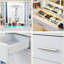 Bureau de coiffeuse avec miroir lumineux et prise de courant, coiffeuse avec 3 tiroirs, 6 tablettes et 2 armoires, coiffeuse de table en verre trempé avec lumières DEL pour la chambre à coucher, blanc
