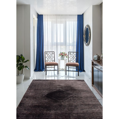 Tapis noir en laine des années 1990 5 pi 5 po x 8 pi 6 po Iceola