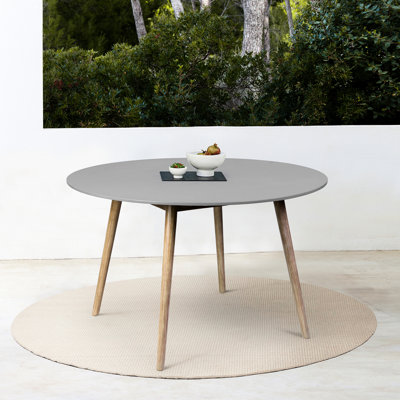 Table de salle à manger ronde pour les espaces intérieurs et extérieurs, 47 pouces de diamètre, pieds en eucalyptus gris avec surface en pierre grise, intempéries, patio à installation simple, eucalyptus, hauteur 30, sièges 6, - Entretien sans effort